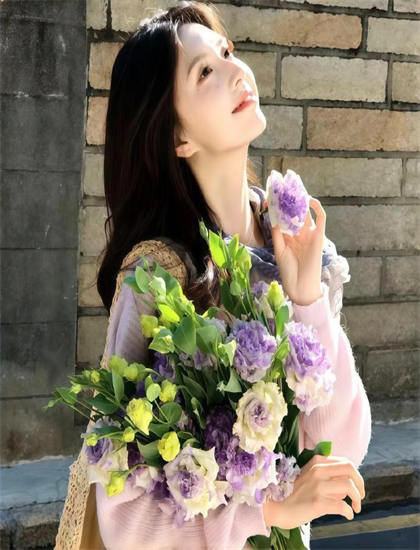 《遥远的他》不同导演版本比较：艺术风格差异经济分析